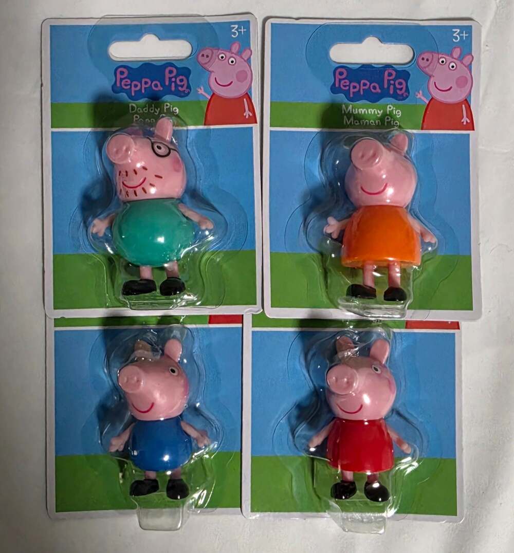 Peppa Pig Family 4-Piece Set Mini Figures (Daddy, Mummy, Peppa, George) NEW